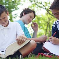 kids studying together